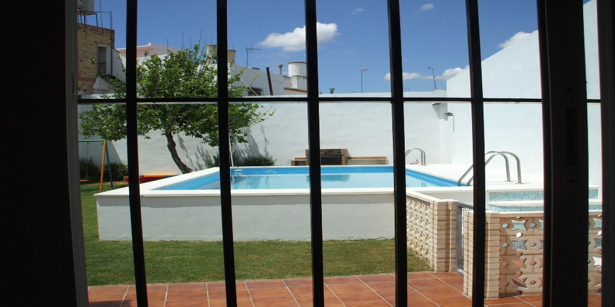 piscina vista desde la cocina panta baja